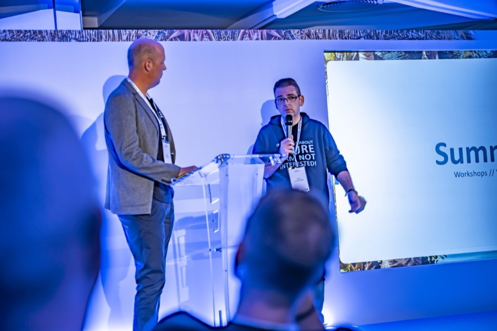 Dino Bordonaro als Keynote-Speaker auf der Bühne