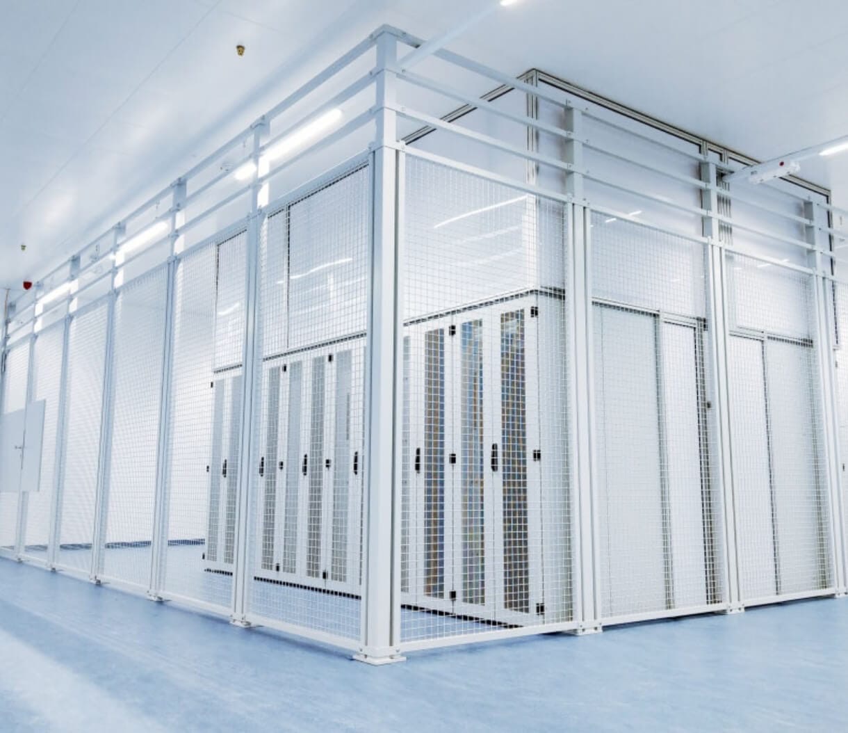 Abgeschlossener Lab-Käfig im Rechenzentrum
